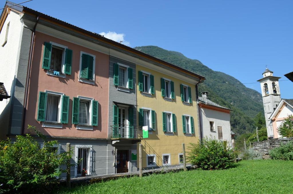 Hotel Garni Maggia Giumaglio Bagian luar foto