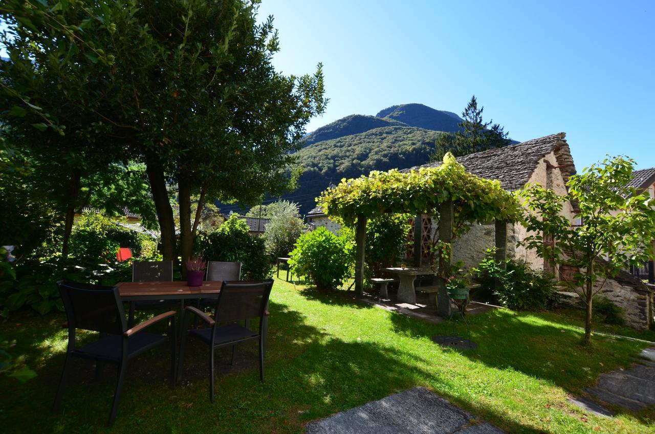 Hotel Garni Maggia Giumaglio Bagian luar foto