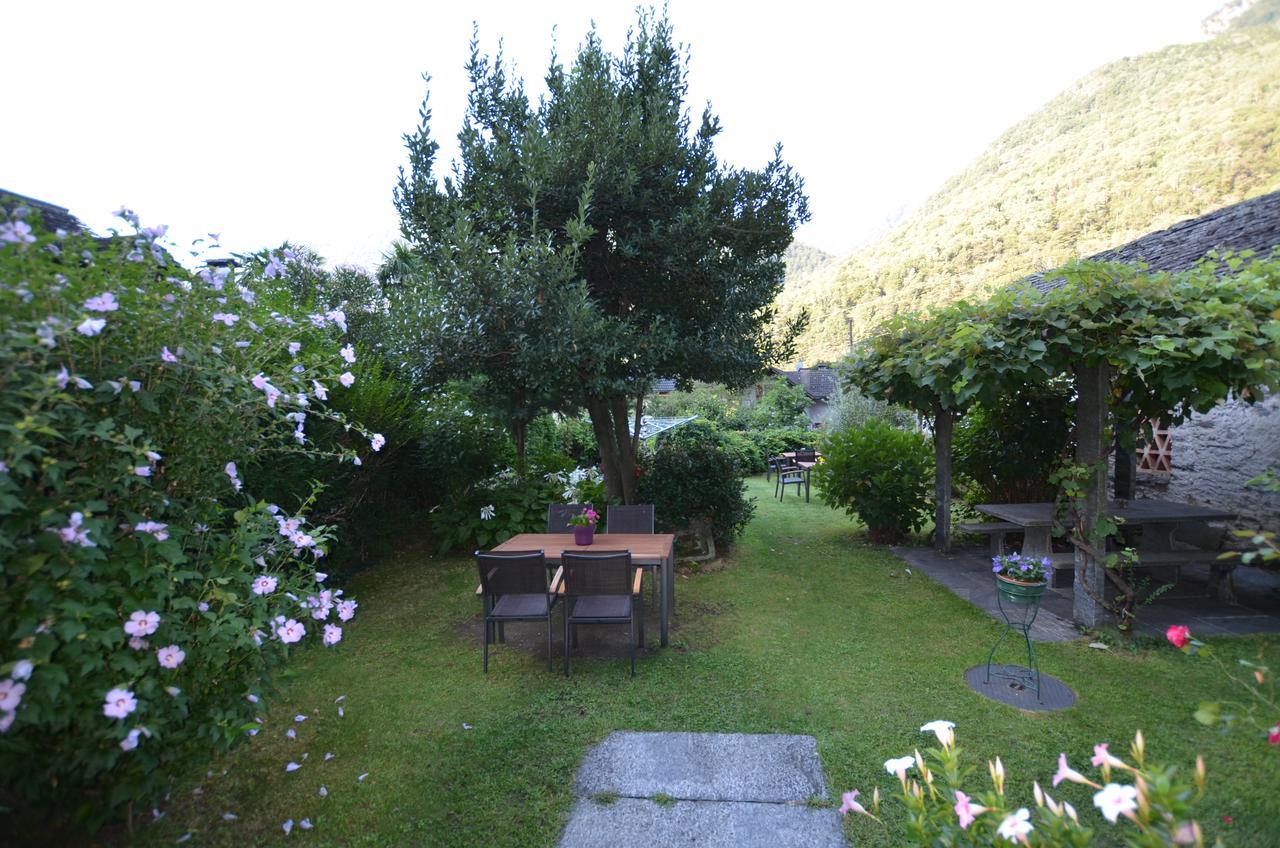 Hotel Garni Maggia Giumaglio Bagian luar foto